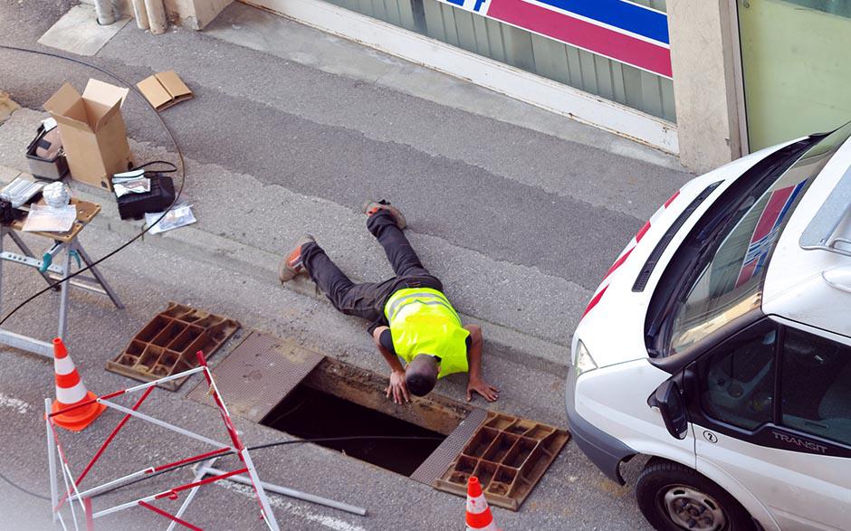 comment déboucher les wc avec une bouteille Suresnes
